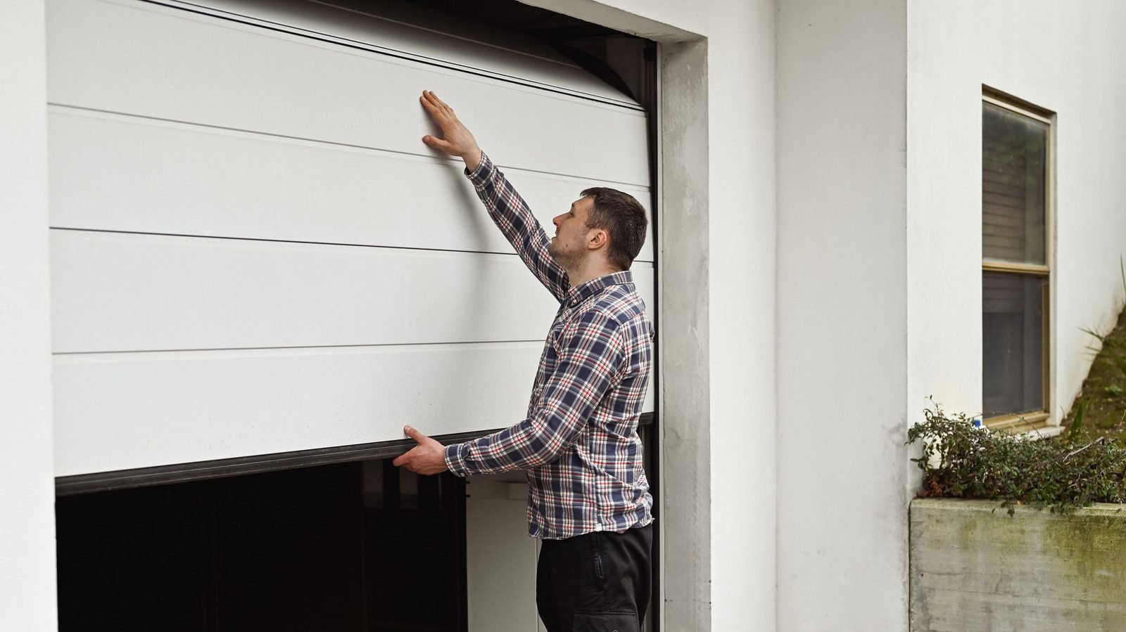 my garage door opener stopped working